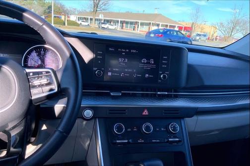 2024 Kia Carnival LX