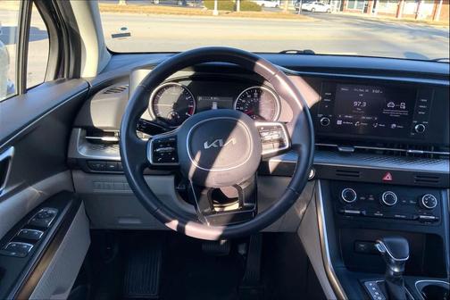 2024 Kia Carnival LX