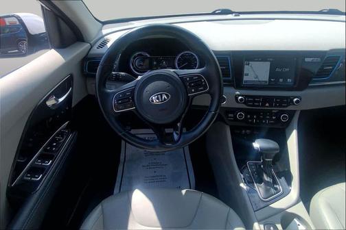 Snow White Pearl 2019 Kia Niro Touring