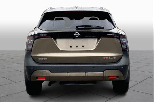2025 Nissan Kicks SR