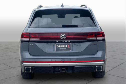 Pure Gray 2024 Volkswagen Atlas 2.0T SE w/Technology 4MOTION