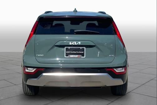 Cityscape Green 2023 Kia Niro Touring