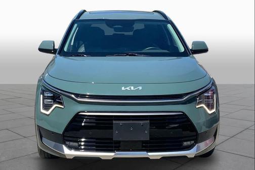Cityscape Green 2023 Kia Niro Touring