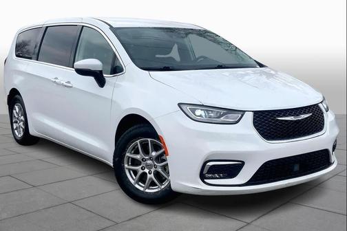 Bright White Clearcoat 2023 Chrysler Pacifica Touring L