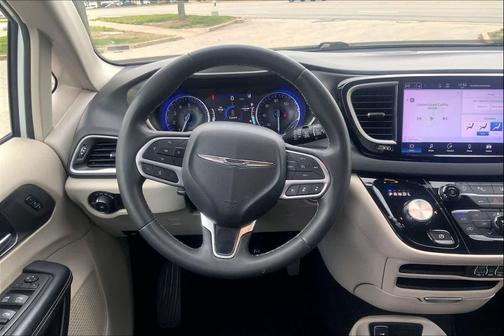 Bright White Clearcoat 2023 Chrysler Pacifica Touring L