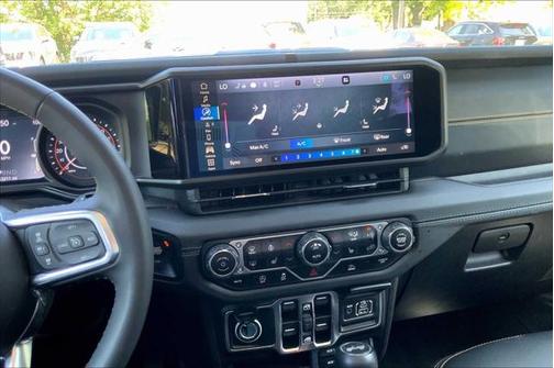 2024 Jeep Wrangler 4-Door Sahara 4x4