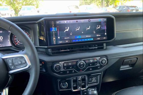 2024 Jeep Wrangler 4-Door Sahara 4x4