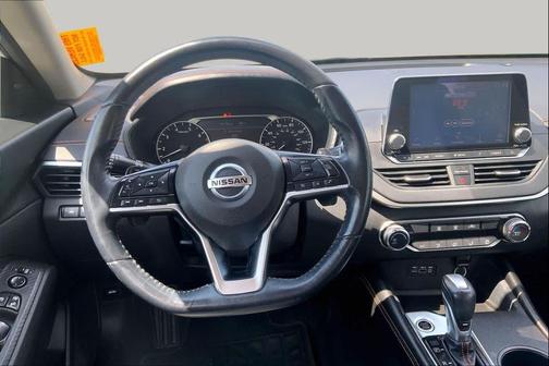 Glacier White 2019 Nissan Altima 2.5 SR