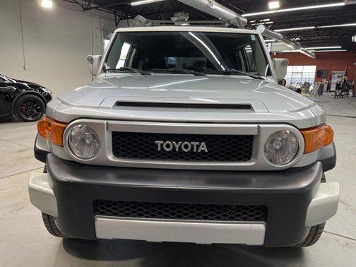 Photo 2 of 34 of 2007 Toyota FJ Cruiser Base
