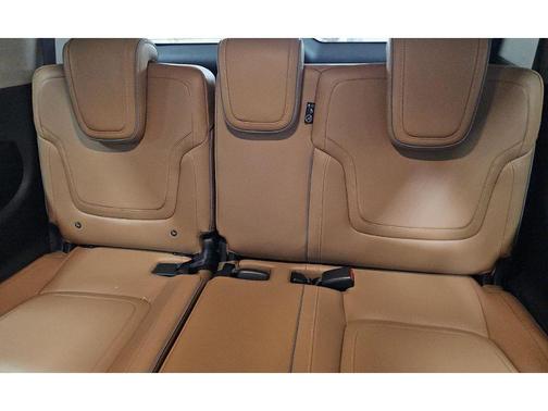 Radiant White 2025 INFINITI QX80 Luxe