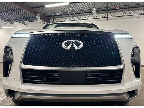 Radiant White 2025 INFINITI QX80 Luxe