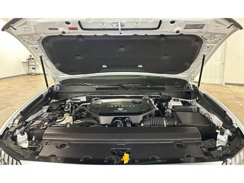 Radiant White 2025 INFINITI QX80 Luxe