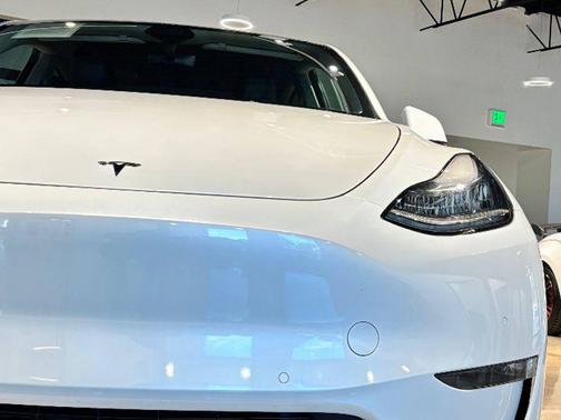 2022 Tesla Model Y Long Range Dual Motor All-Wheel Drive