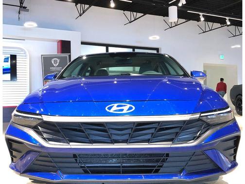 2024 Hyundai ELANTRA SE