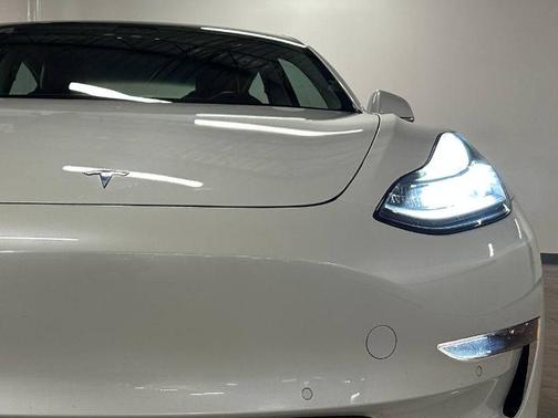 Pearl White Multi-Coat 2018 Tesla Model 3 Long Range