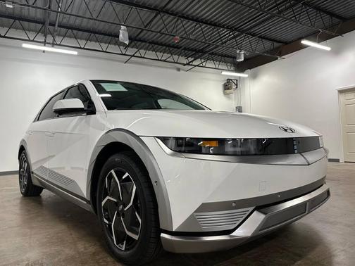 Atlas White 2024 Hyundai IONIQ 5 Limited