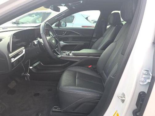 Crystal White Tricoat 2024 Cadillac LYRIQ Sport