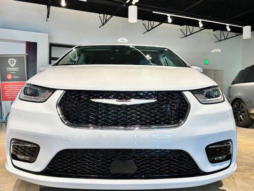 2022 Chrysler Pacifica Hybrid Touring L