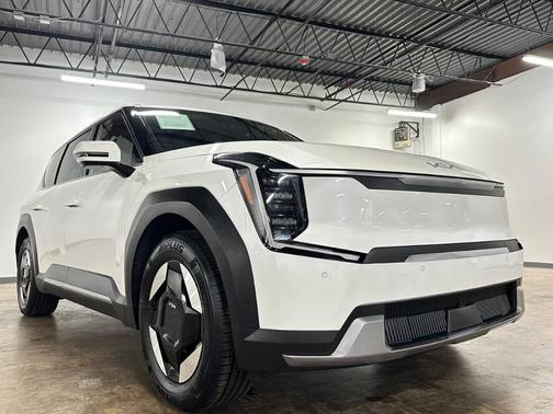 Snow White Pearl 2024 Kia EV9 Light Short Range