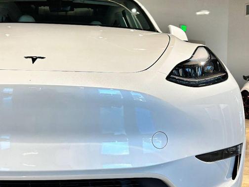 2024 Tesla Model Y Long Range Dual Motor All-Wheel Drive