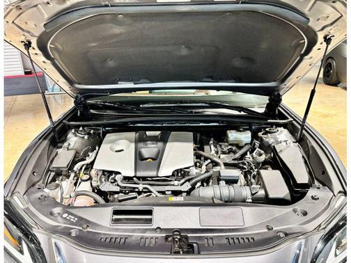 2020 Lexus ES 300h Ultra Luxury