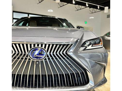 2020 Lexus ES 300h Ultra Luxury