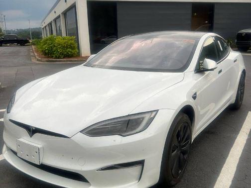 Pearl White Multi-Coat 2024 Tesla Model S Long Range