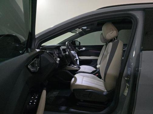 2024 Audi Q4 e-tron Premium Plus 50 quattro