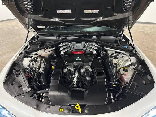 Trofeo White Tri-Coat 2017 Alfa Romeo Giulia Quadrifoglio