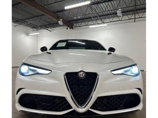 Trofeo White Tri-Coat 2017 Alfa Romeo Giulia Quadrifoglio