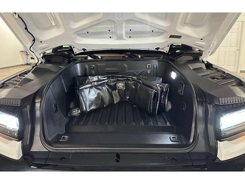 Interstellar White 2025 GMC HUMMER EV Pickup 2X