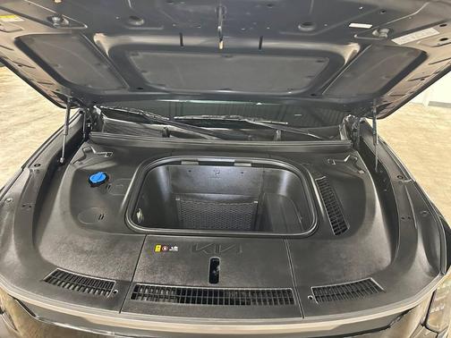 Aurora Black Pearl 2024 Kia EV9 Light Long Range