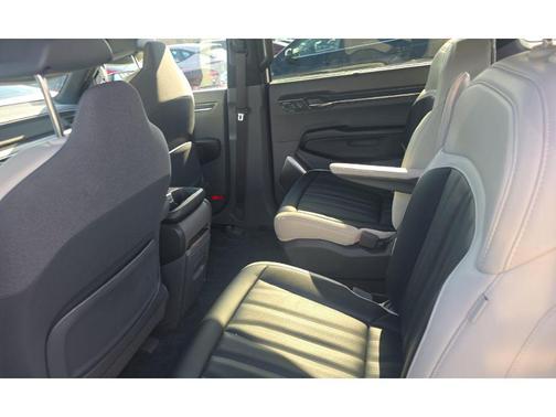 Snow White Pearl 2024 Kia EV9 GT-Line