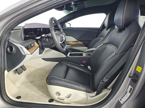 Quantum Gray Metallic 2023 Lucid Air Touring