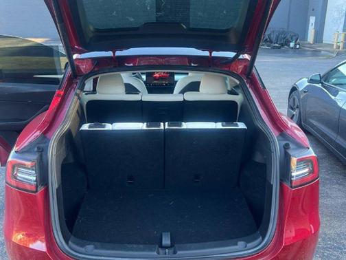 2022 Tesla Model Y Long Range Dual Motor All-Wheel Drive