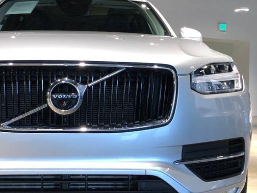 2018 Volvo XC90 T6 Momentum