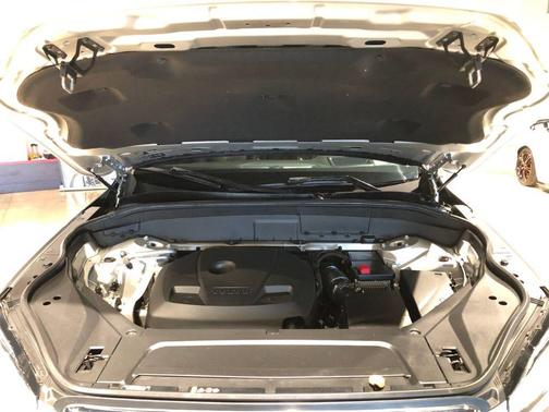 2018 Volvo XC90 T6 Momentum