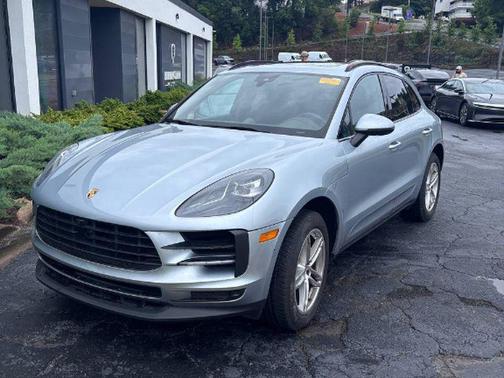 Dolomite Silver Metallic 2021 Porsche Macan Macan