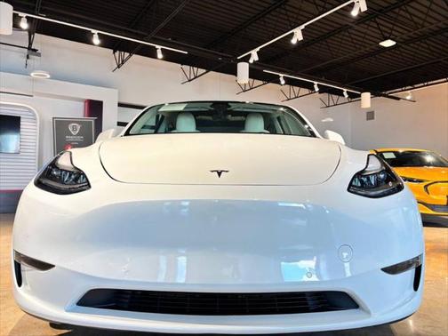 2022 Tesla Model Y Long Range Dual Motor All-Wheel Drive