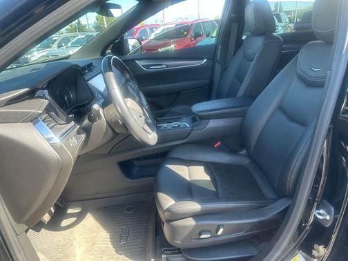 Stellar Black Metallic 2022 Cadillac XT5 Luxury