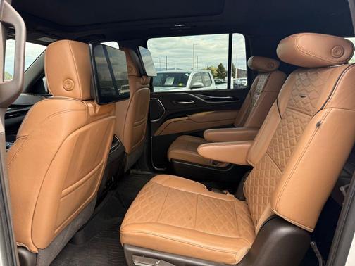 Crystal White Tri-Coat 2021 Cadillac Escalade ESV Sport
