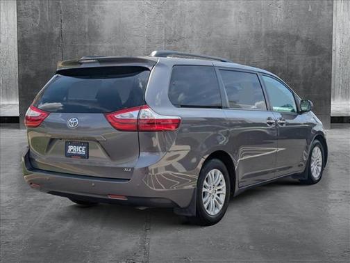 2017 Toyota Sienna XLE Premium