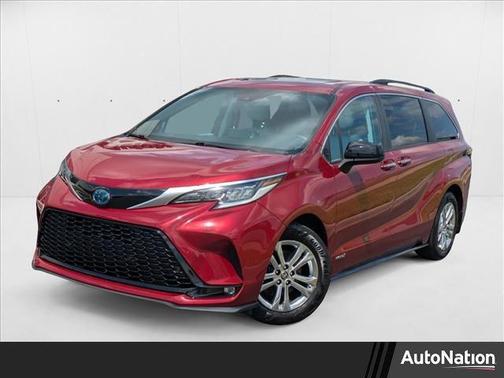 2021 Toyota Sienna XSE 7 Passenger