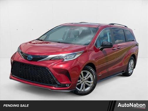 2021 Toyota Sienna XSE 7 Passenger