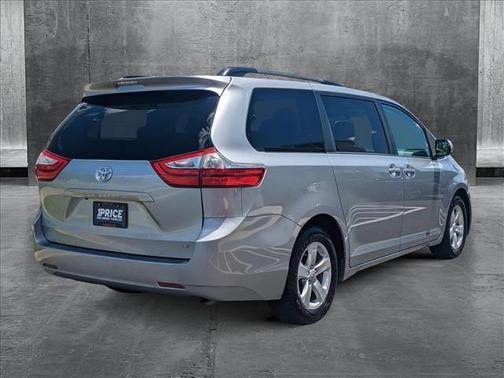 2017 Toyota Sienna LE
