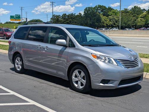 2017 Toyota Sienna LE