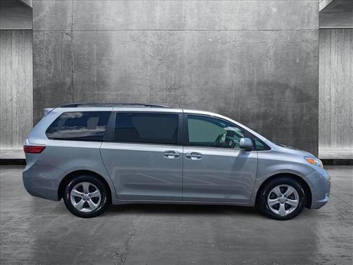 2017 Toyota Sienna LE