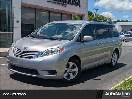 2017 Toyota Sienna LE