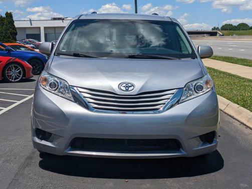 2017 Toyota Sienna LE