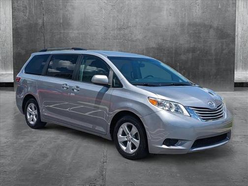 2017 Toyota Sienna LE